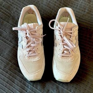 New Balance 696 Women’s Retro Classic Light Pink Blush Sneakers size 9